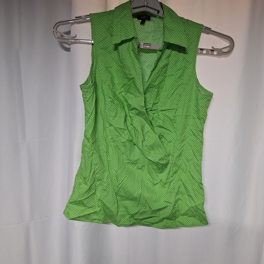 Green Sleeveless Collared Top Polka-dot Print .